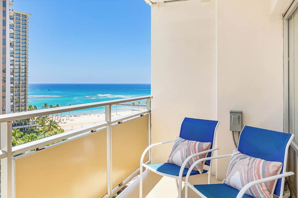 Waikiki Condo | Stunning Ocean & Fireworks Lagoon View From Condo at Ilikai w/Full Kitchen