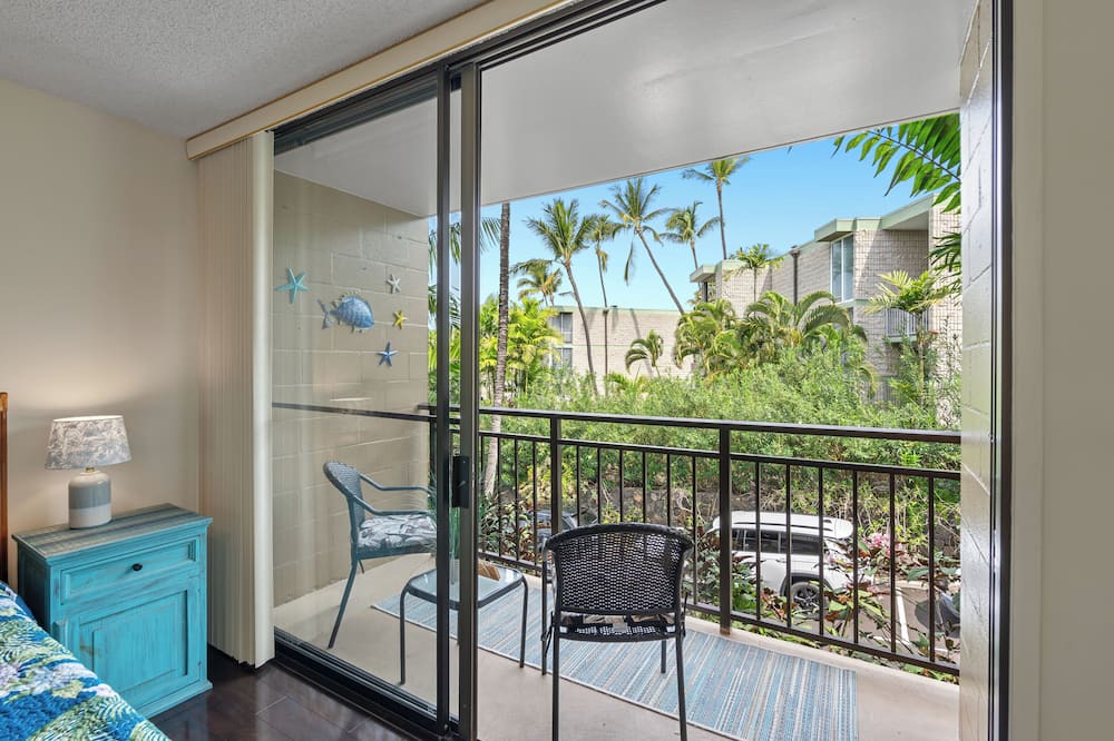 Kailua-Kona Condo | New Listing! Beautifully remodeled!