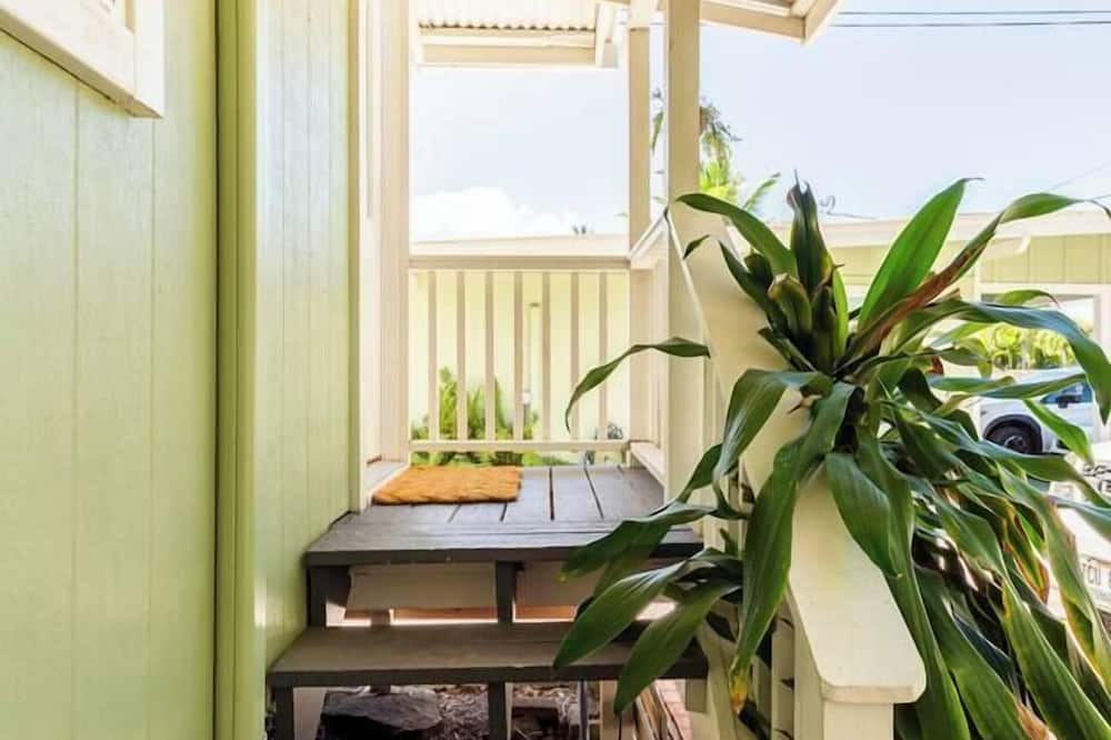 Kailua-Kona Apartment | Bungalow A Cozy 1‑Bed Cold A/C Across Beach