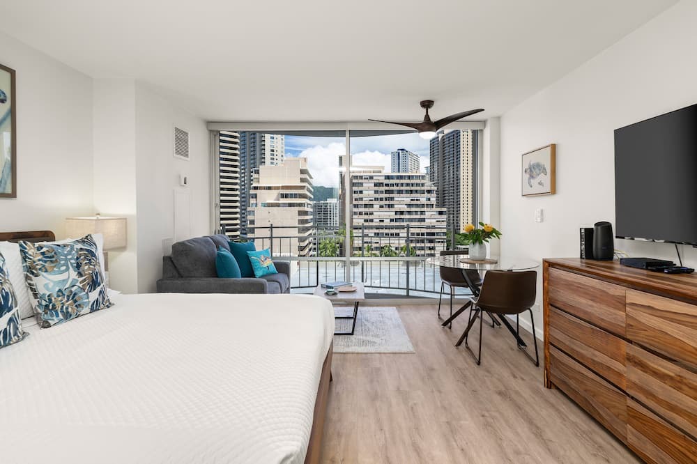 Waikiki Condo | Comfy studio in Heart of Waikiki! Quick walk to beach, close to Ala Moana!