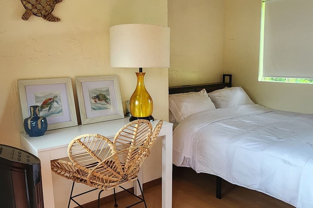 Keaau House | Tropical 4BR/3BA Retreat near Hilo w/Private Entrances & High-Speed Wi-Fi