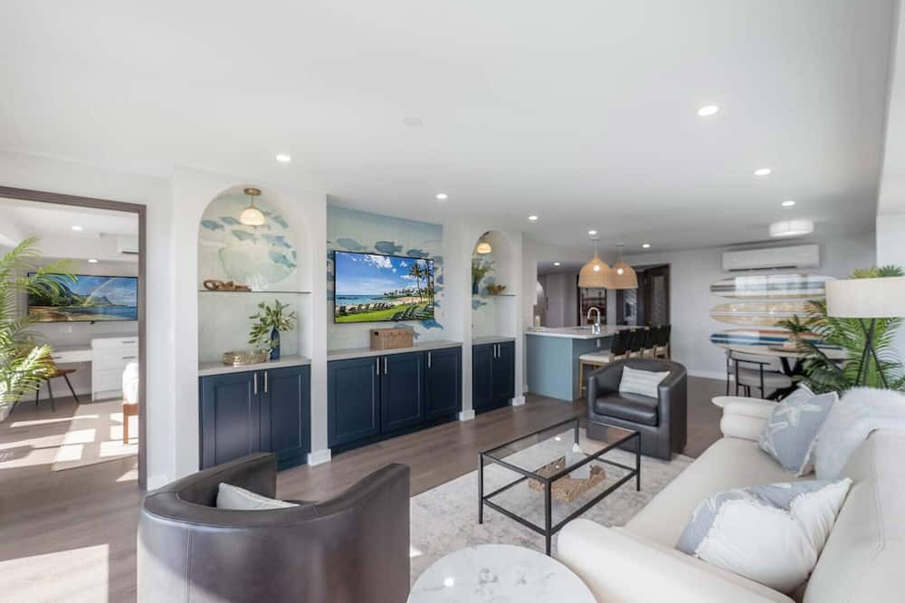 Waikiki Condo | Ocean, Marina, and Pool View 2BD Corner Unit w/AC at the Ilikai Hotel