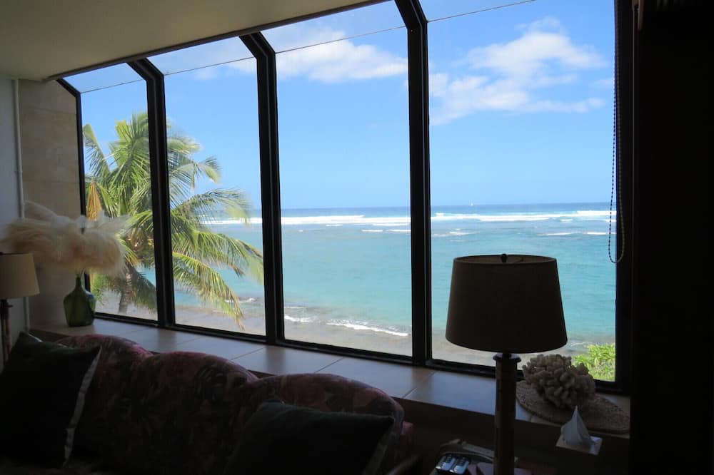 Mokuleia Condo | Luxurious 2-bedroom/2-bathroom oceanfront condo with pool, jacuzzi and parking
