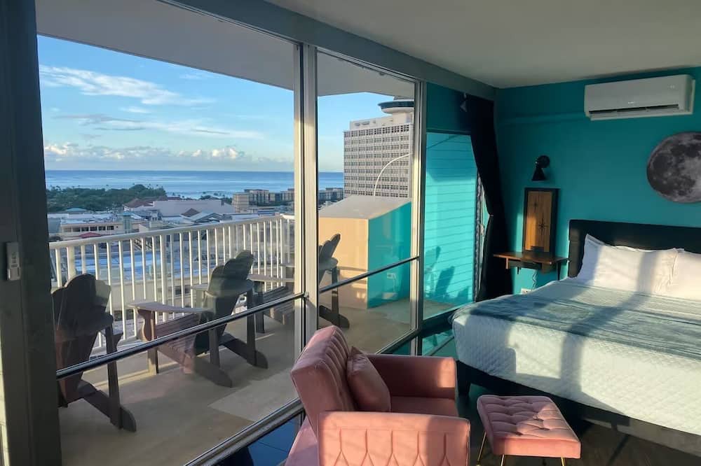 Ala Moana Condo | The Jetsons Sunset Penthouse - Iconic Birds Nest - Urban Retreat Honolulu