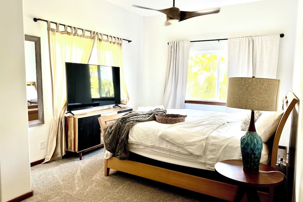 Keaau House | Charming 2-bedroom house in peaceful Keaau with WiFi, AC