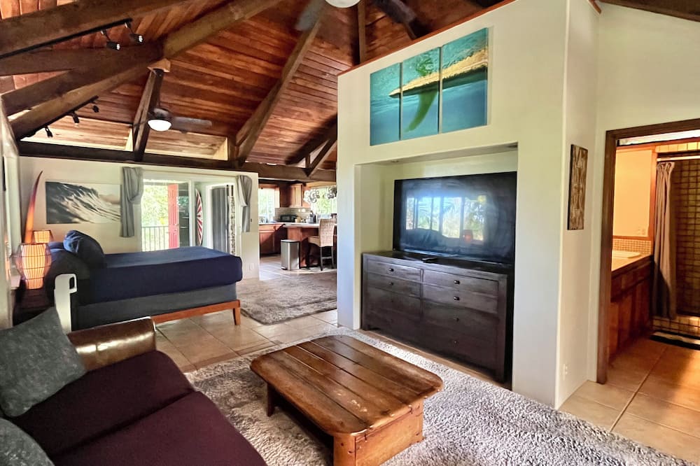 Hana House | Charming 1-bedroom loft in wonderful Hana town walking distance to beach.