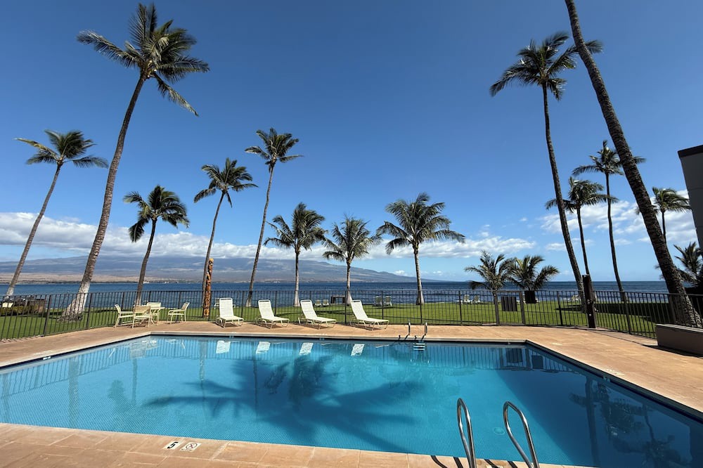 Maalaea Apartment | Seaside Surf Spot Oceanfront 1-bedroom in Ma'alaea with AC