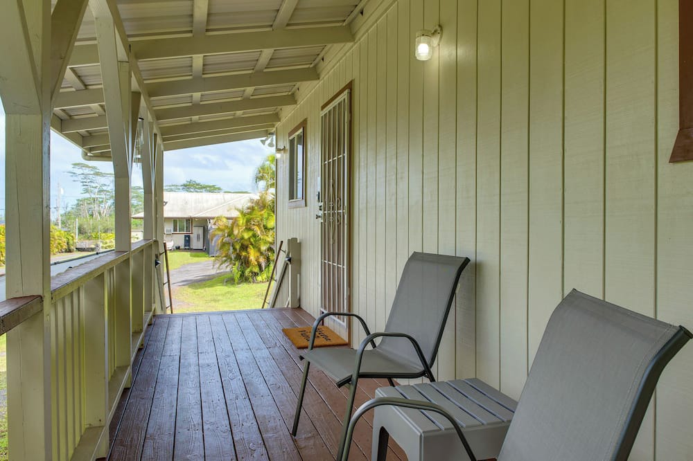 Keaau Apartment | 4 Mi to Beach: Keaau Retreat w/Relaxing Porch!