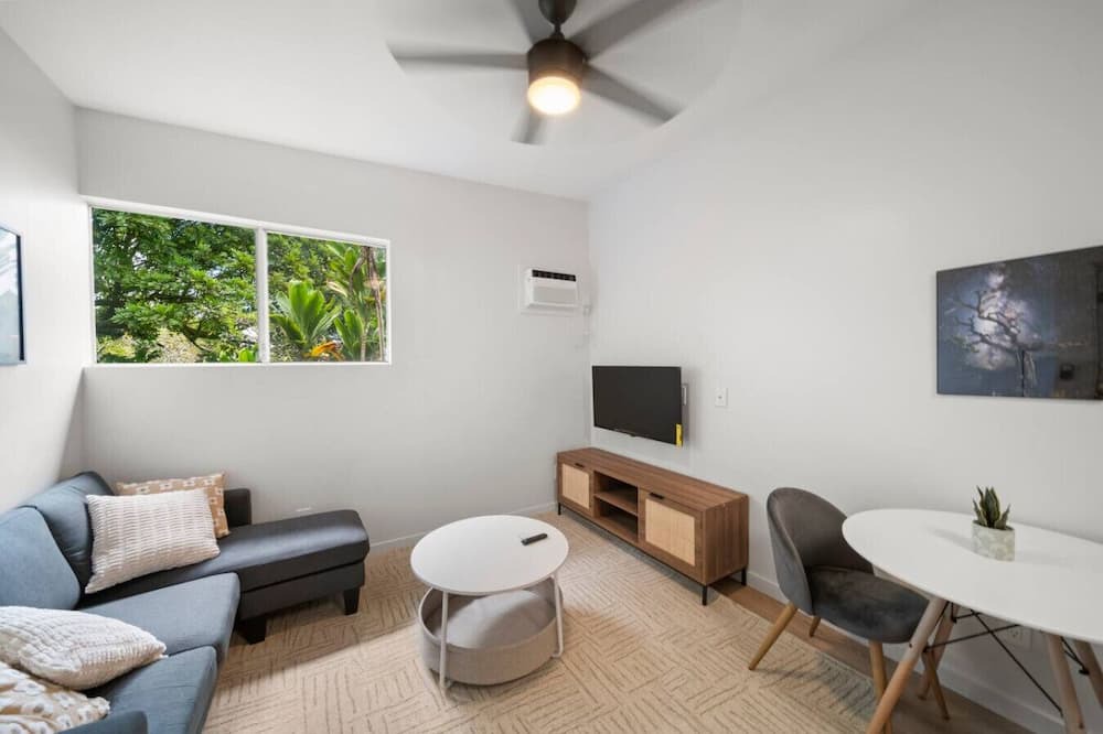 Hilo House | Hawaiian Getaway | Iconic Sites | Pet-Friendly