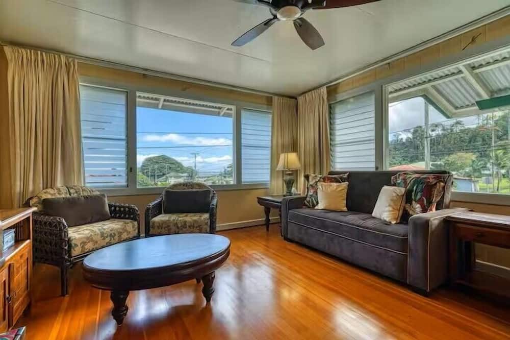 Hilo House | LOOK! Spacious Home in the Heart of Hilo - Bonus Rec Room!