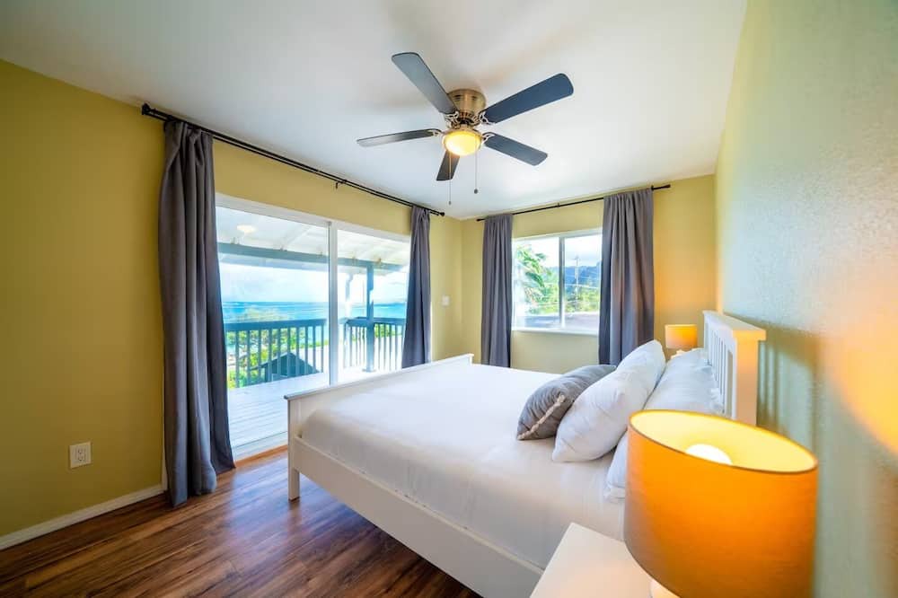 Punaluu House | Spacious 5 Bedroom Oceanfront Home in Oahu's Countryside