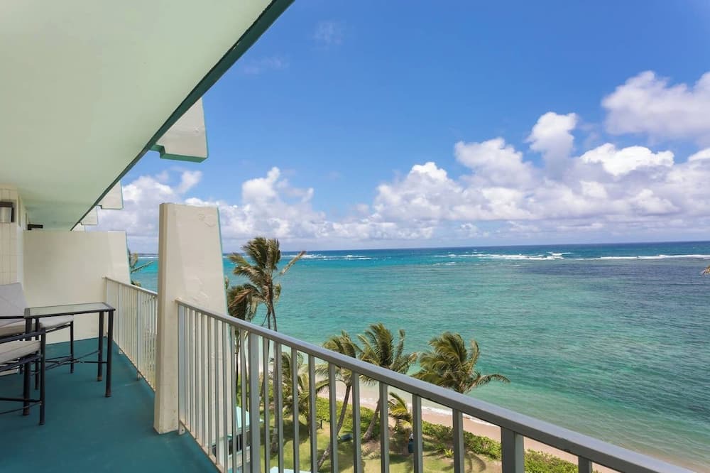 Punaluu Apartment | Oceanfront Mega Haven – Sleeps 24
