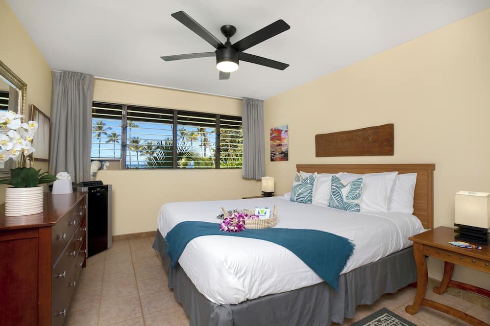 Kihei Apartment | Waiohuli Beach Hale Ocean View Condos with Parking