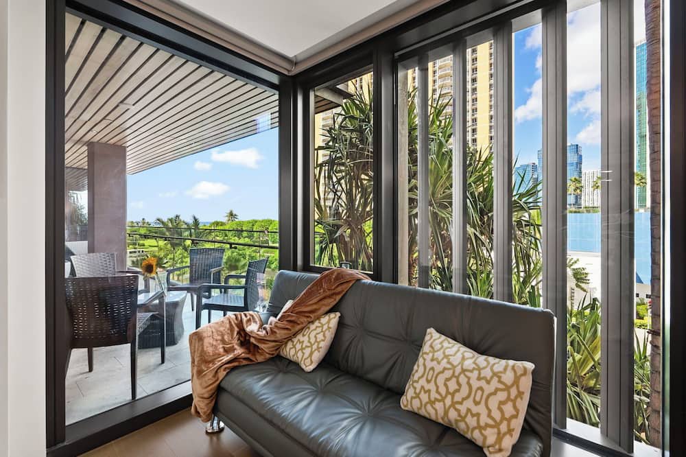 Ala Moana Condo | Park Lane Getaway by Gather: Spacious 2BR w/Ocean view Lanai & Resort Amenities