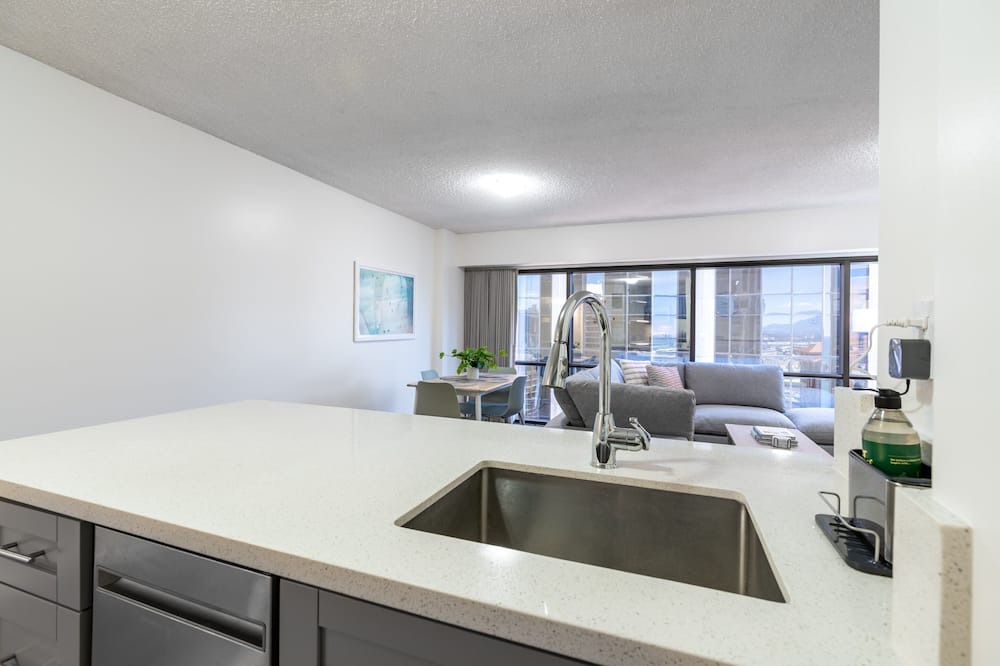 Downtown Honolulu Condo | 😎 Summer Special - Downtown Honolulu Skyview - 1Bed+Den- Free Parking 🏄‍♂️
