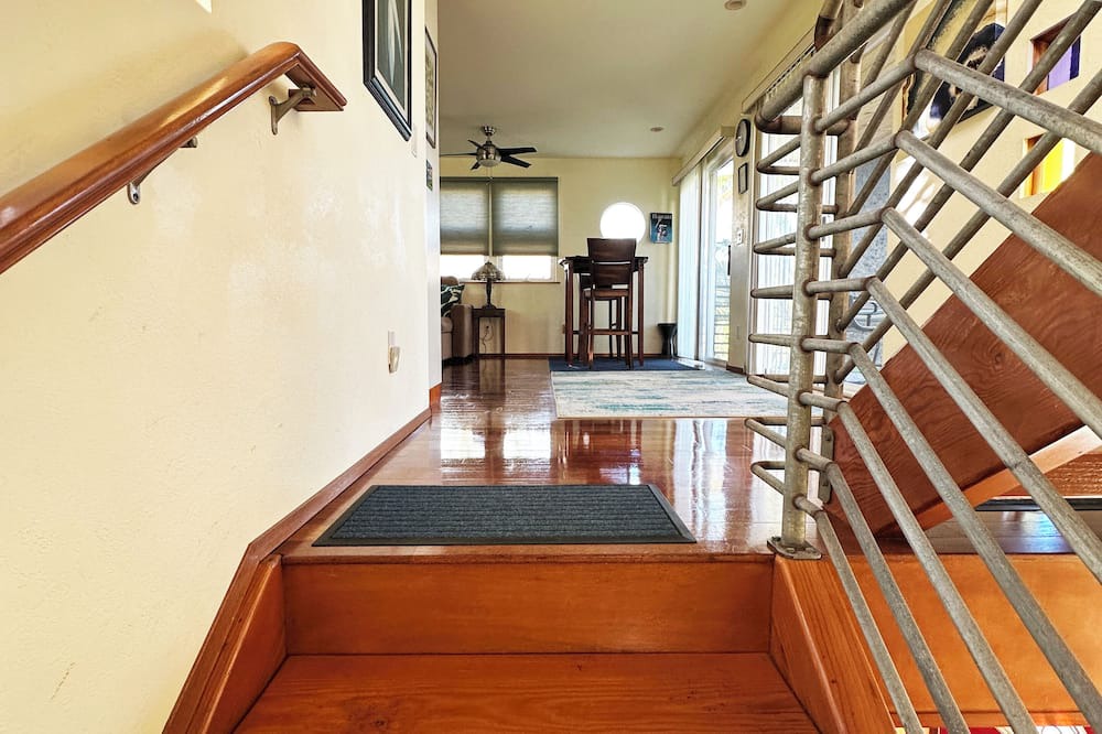 Kehena House | Charming 1-bedroom 2 Story House in Tranquil Pahoa with WiFi