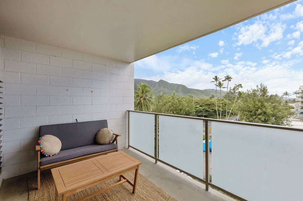 Punaluu Apartment | Beachfront Condo | 30 Day Min | Pool + A/C