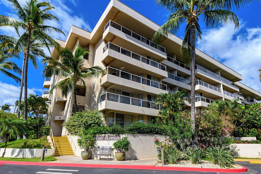 Kihei Hotel | Hotel Garden View - Maui Banyan T202A