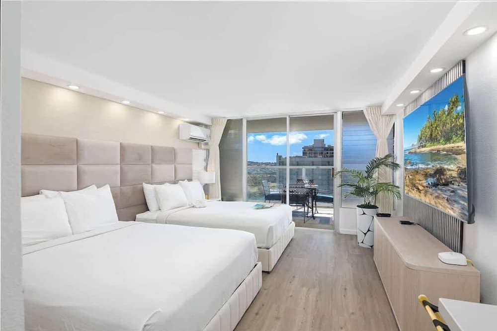 Waikiki Condo | Breezy studio w/private lanai & beach essentials