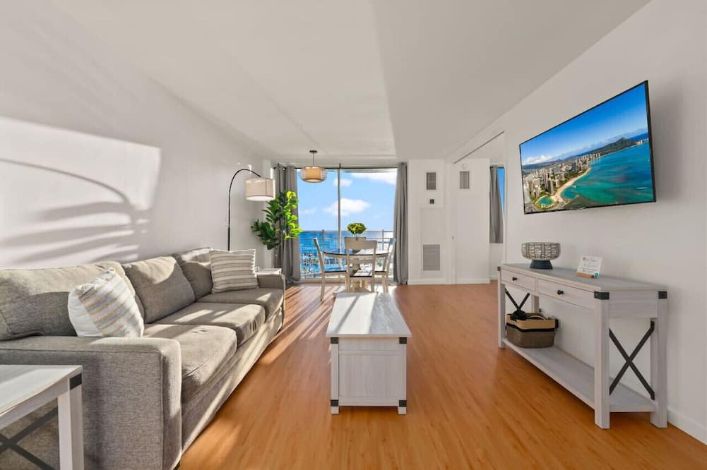 Waikiki Apartment | *Newly Renovated Oceanfront Waikiki- Ilikai Marina