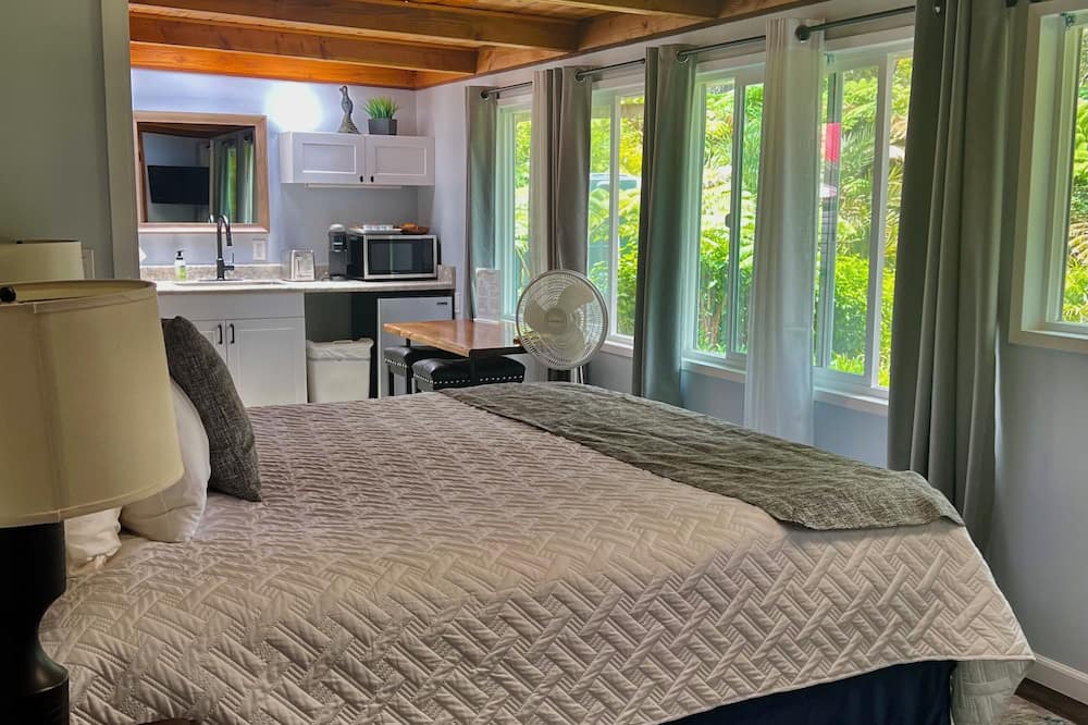Volcano House | Aloha Junction Guesthouse Suites, stay and explore Kilauea Volcano Hawaii.