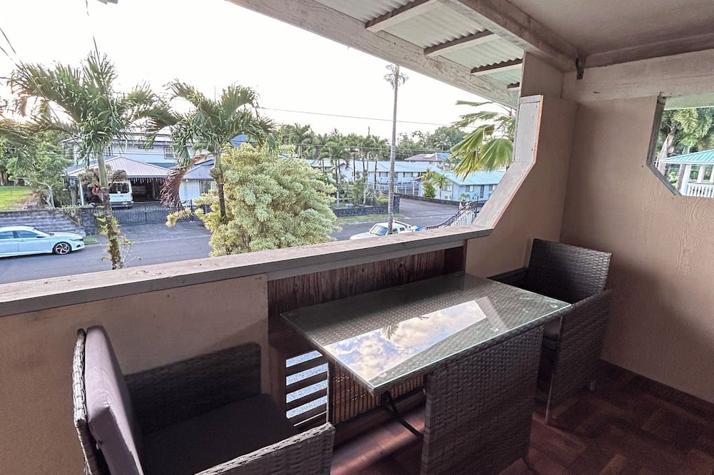 Hilo House | Superb 5-bedroom house in charming Hilo. Near mall, restaurants, and beaches.
