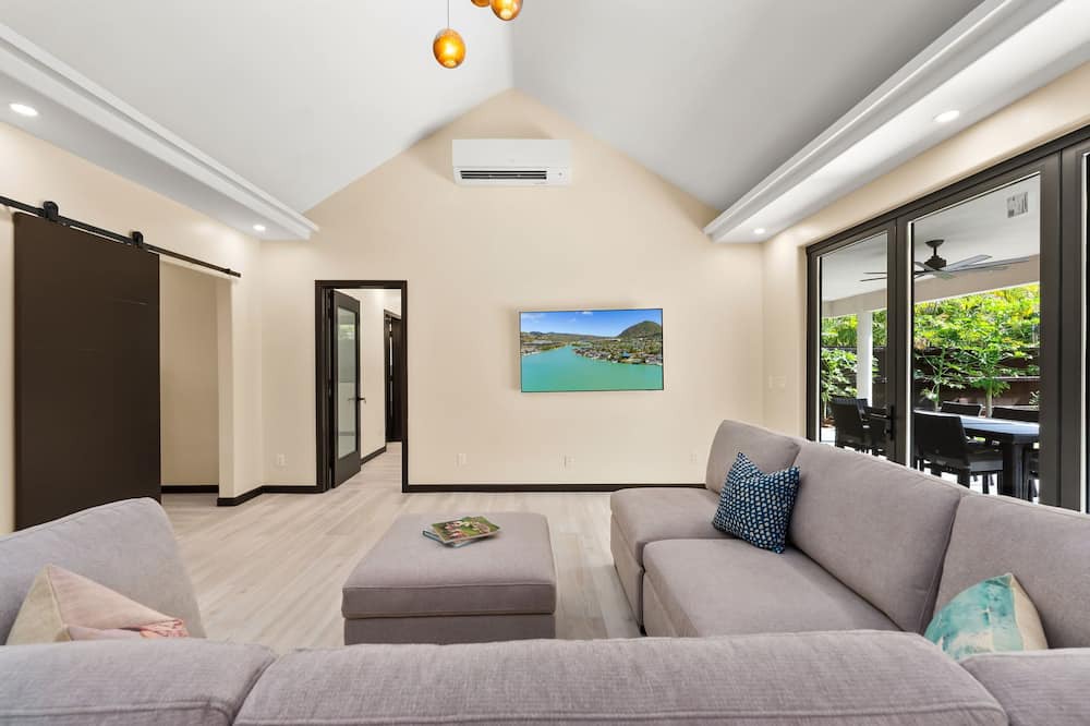 Kahala House | Kahala Zen by Gather: Spacious 5BR Modern Oasis w/Studio & Lush Garden