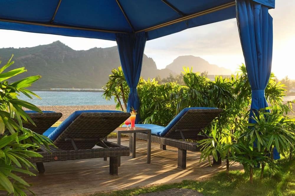 Lihue Hotel | Beach Resort with Outdoor Pool & Dining by the Ocean | Oceanfront 1BR Suite
