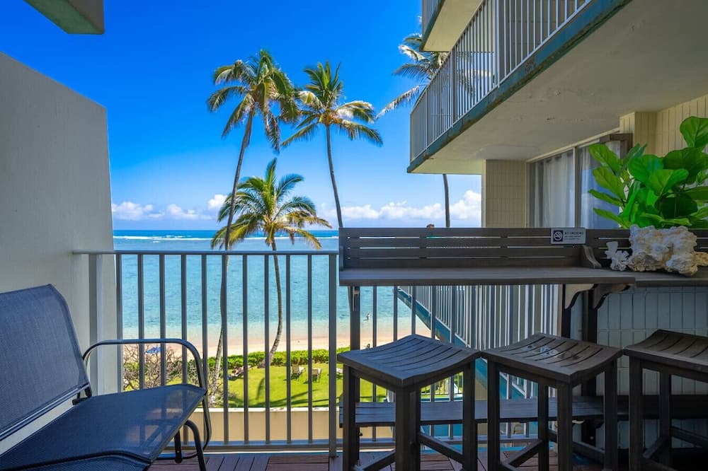 Punaluu Apartment | Oceanfront Hauula 1BR Condo I Beach, Pool, Parking