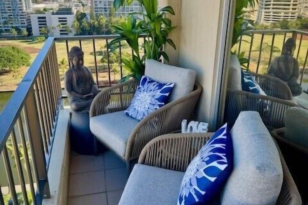 Waikiki Condo | Honu Hideaway Studio at Royal Garden | Lanai Oasis