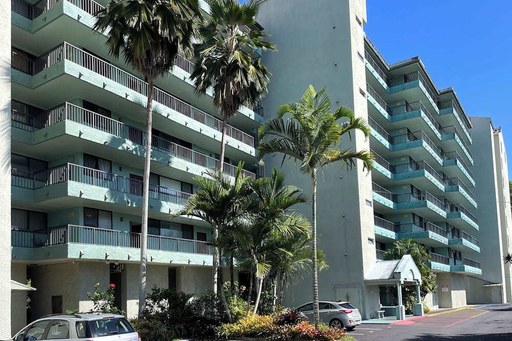 Hilo Condo | A Tropical Paradise 2 Bed/1bath. Stunning Bay and Ocean Views