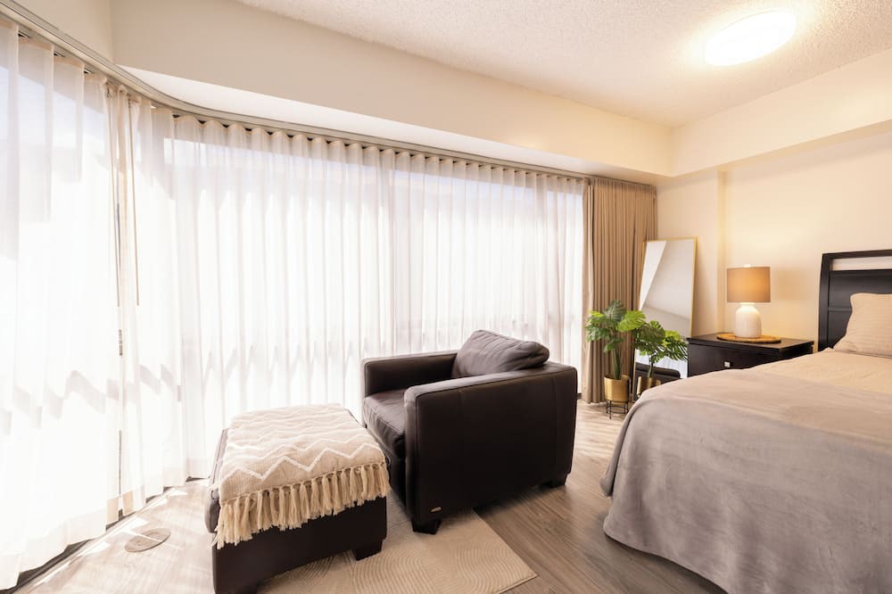 Downtown Honolulu Condo | Heart of Downtown, Newly renovated Mountain View Suite, Full Kitchen Living Room