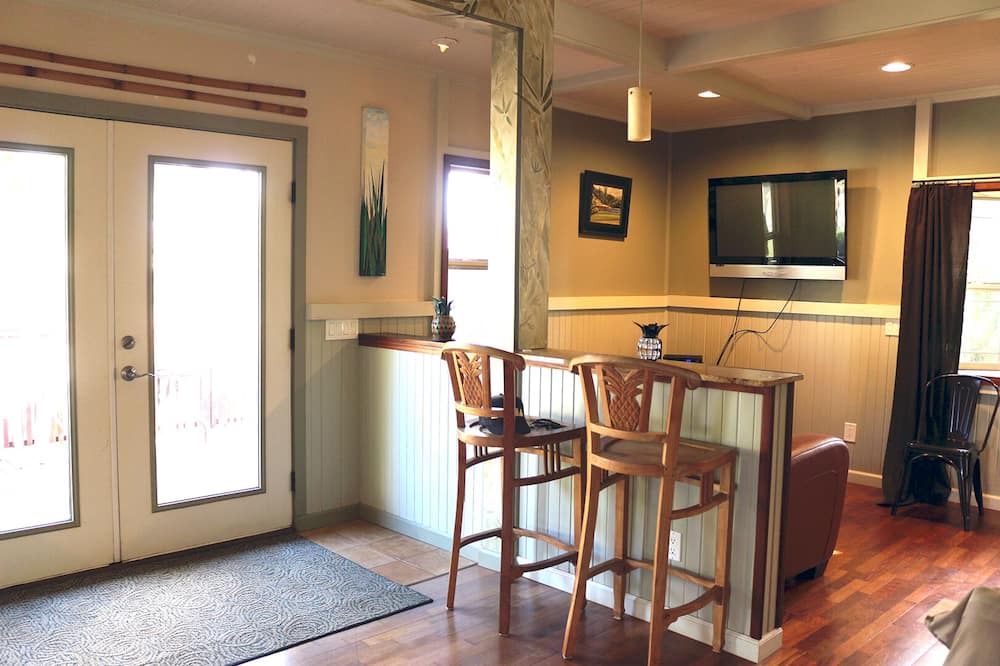 Lanai City House | Lana’i Oasis and Gem, The Artist's House