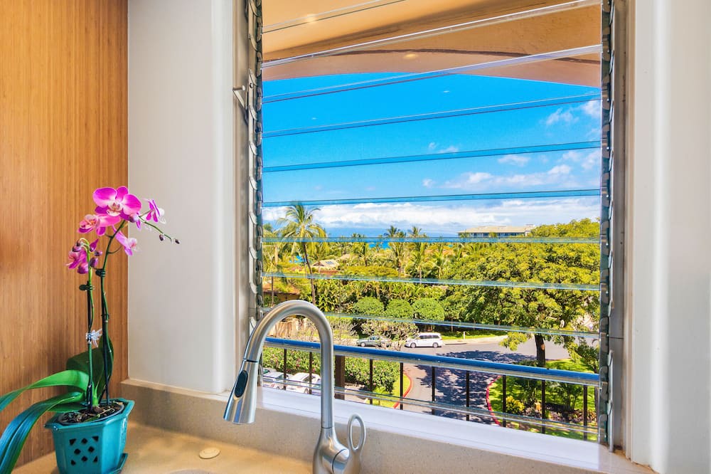 Kaanapali Condo | Amazing Rare 1 Bedroom - 2 Bathrooms with Stunning Panoramic Ocean Views