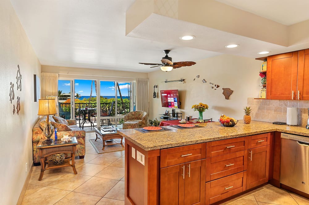 Kihei Apartment | Kihei Akahi D-211: Ocean View, Perfect for Couples
