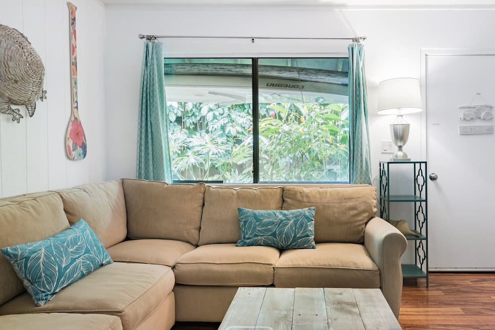 Pauwela House | Live Like a North Shore Local~Walk To Coffee/Store, near Road to Hana, Haleakala