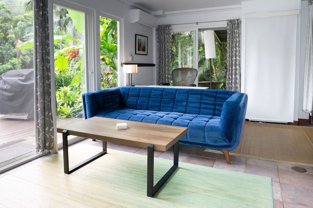 Wainiha House | Romantic Cottage, Private Acre of Paradise, View! Pool!
