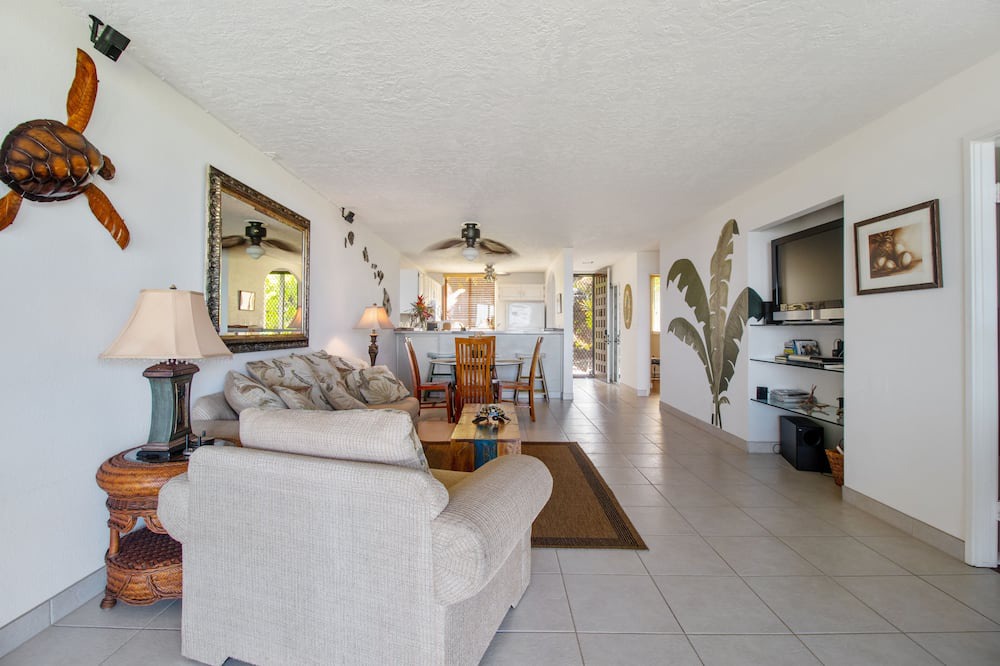 Keauhou Condo | Relax and enjoy your own spacious private lanai with ocean & sunset views