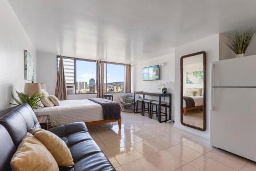 Waikiki Apartment | Skyline Island Stay - Two Adjoining Studios