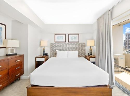 Waikiki House | Ilikai 4BR for 12, 2 Condos - Marina Views!