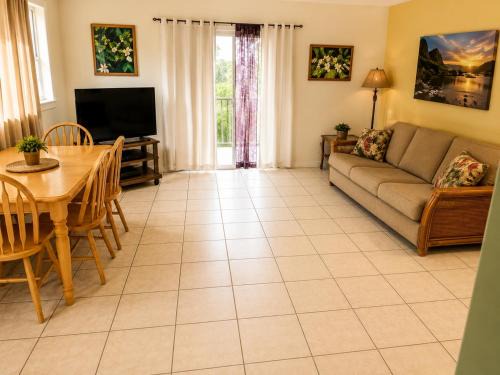 Pauwela Apartment | Dual Balconies Full Kitchen + Parking