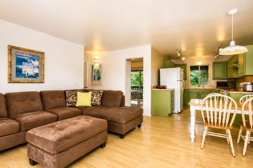 Pauwela Apartment | Two Balconies Full Kitchen + Parking