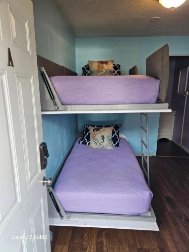 Wailuku Apartment | Wailuku Studio Twin Bunks + Streaming TV
