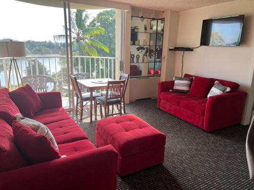 Hilo Apartment | Hilo's Finest 2 bd Condo - Pool, A/C, Views!