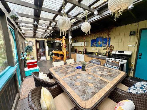 Kapoho House | Tropical Getaway! Magical experience, come play!