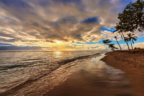 Historic Lahaina Front Street Apartment | Puunoa Beach Estates 203