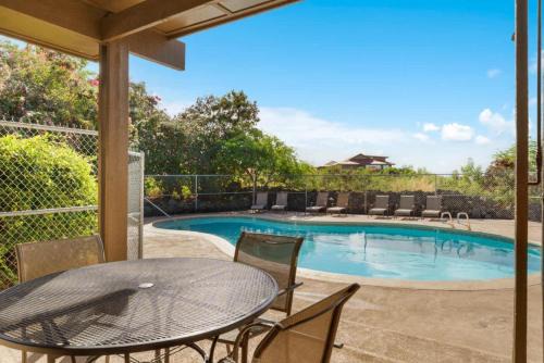 Historic Kailua Village House | Kona Mansions #E-334 Beachside Villa w Pool, AC, Walk to Beach, Shops, Dining