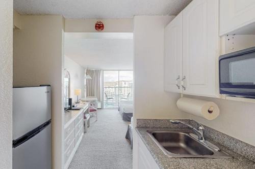 Waikiki Apartment | Island Colony 3519 - 30 night minimum