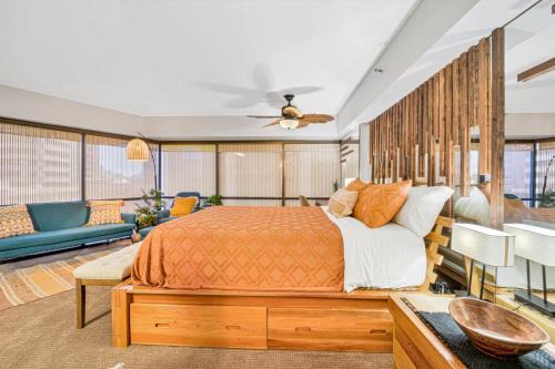 Downtown Honolulu Apartment | Retro Studio! Pool, Hot Tub, Free Parking & WiFi