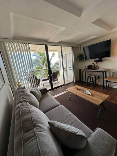 Makaha Apartment | 305 On the Beach